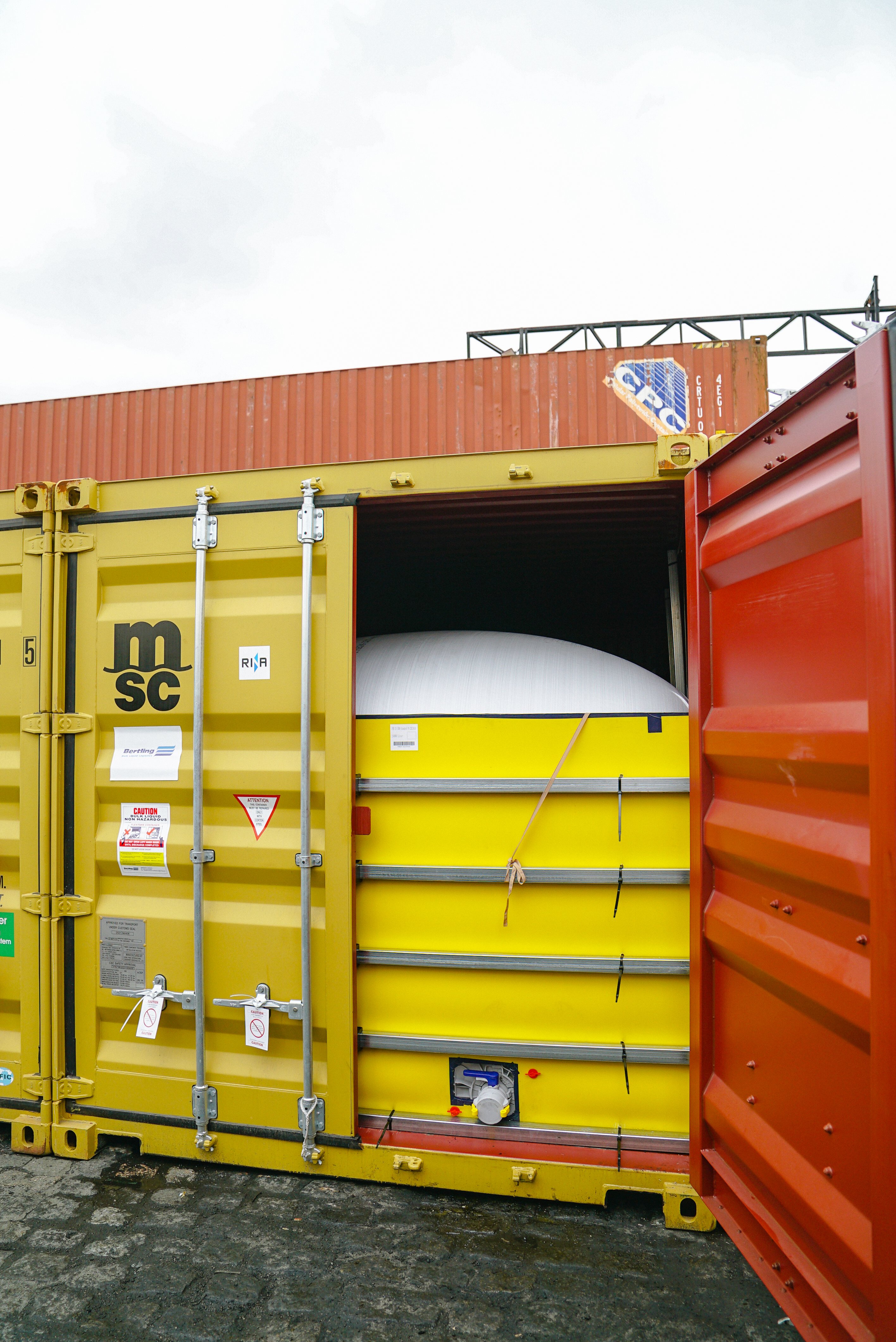 flexitank cheio dentro de contêiner